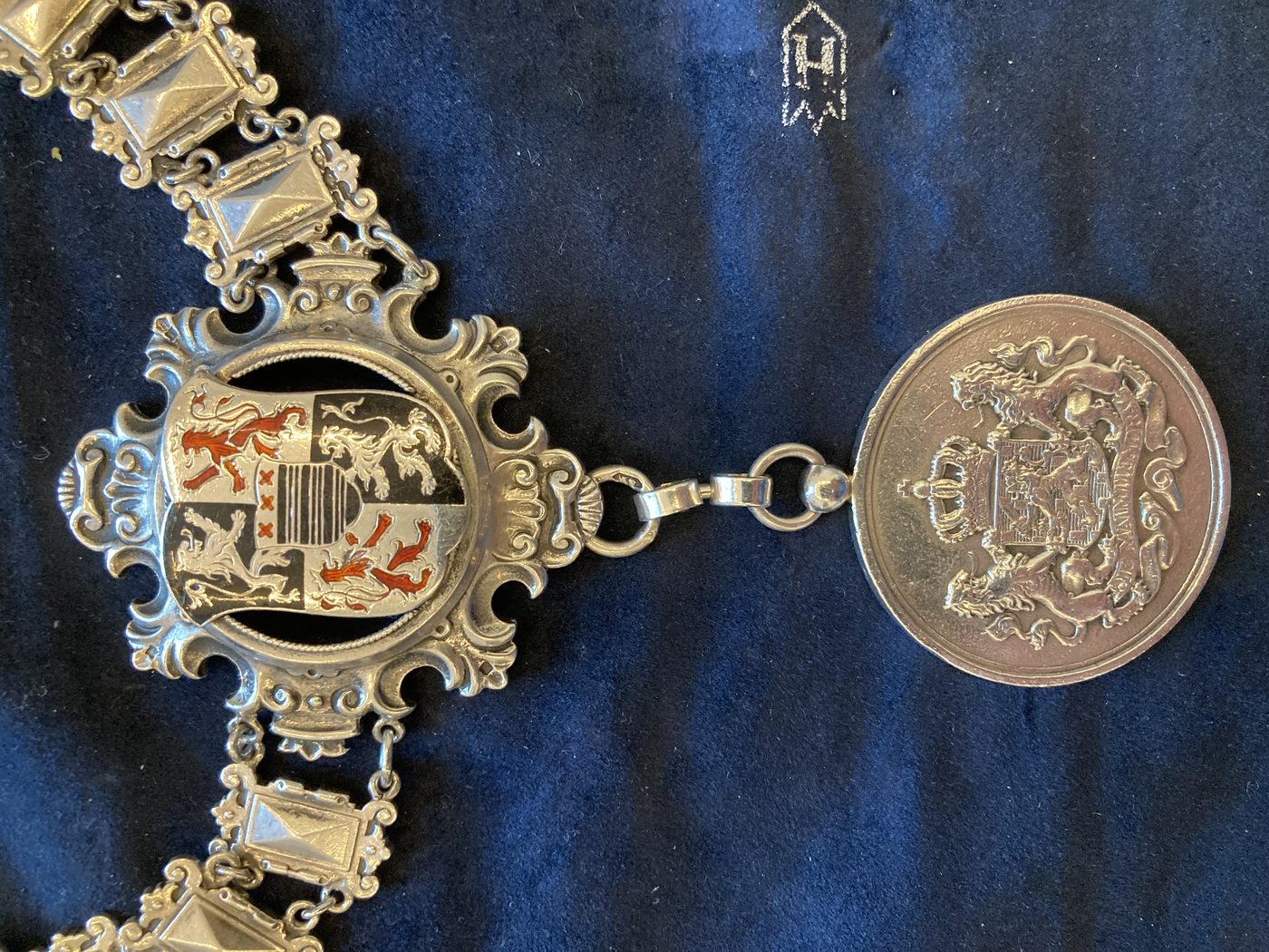 Vrachtwagencabine uitgebrand in Deurne, onderzoek naar oorzaak